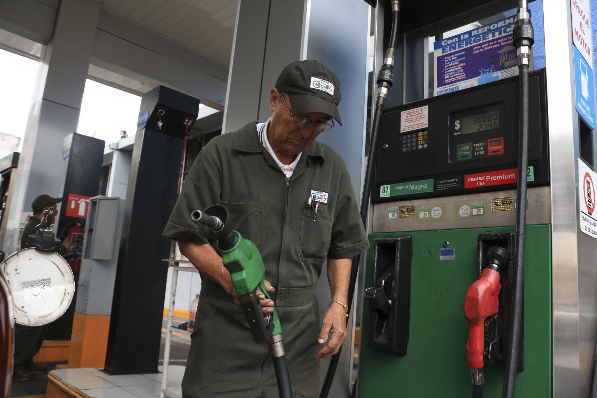 Gasolina Magna acumula 34 semanas sin estímulo fiscal; conductores pagan el IEPS completo