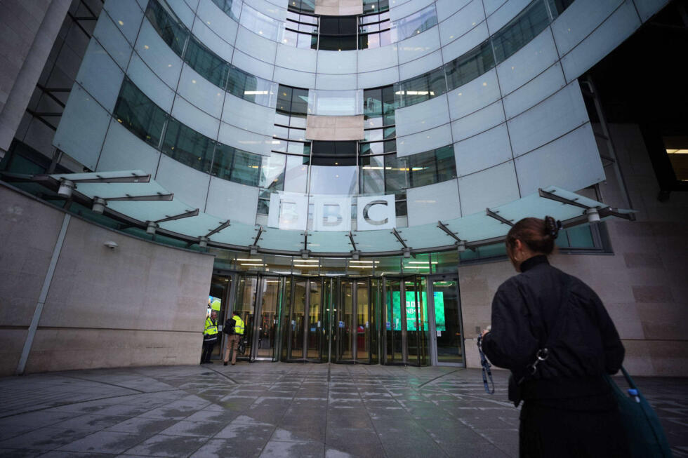 Radiotelevisiones públicas europeas, bajo fuego: la ultraderecha intensifica ataques contra medios como la BBC