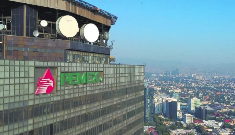 Bolsas públicas al rescate: Gobierno transfiere 386 000 millones de pesos a Petróleos Mexicanos en primeros 10 meses de 2025