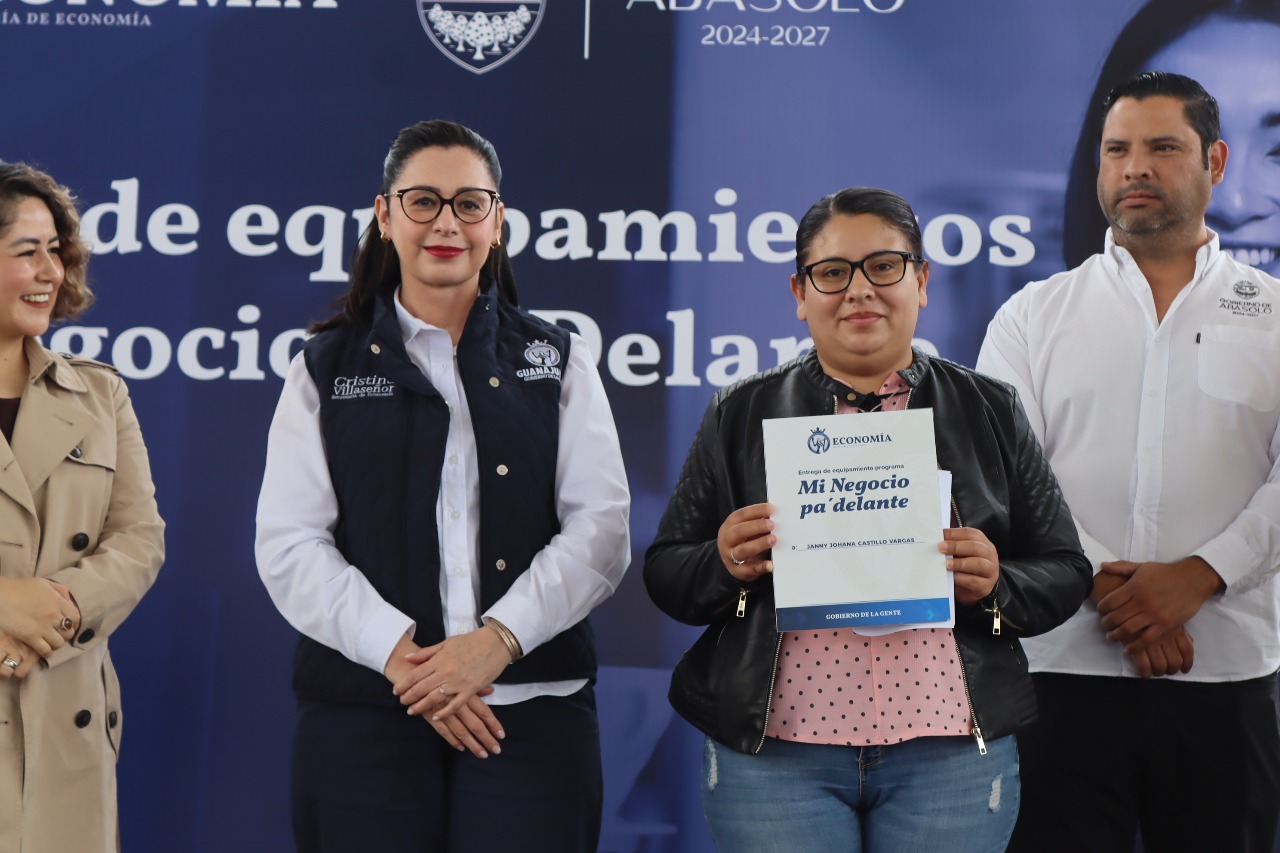 ECONOMÍA FORTALECE EL EMPLEO CON BECAS Y EQUIPAMIENTO PARA EMPRENDEDORAS