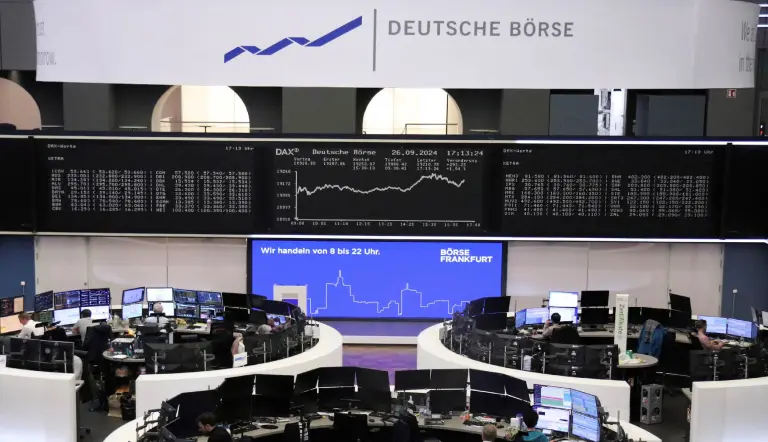 Acciones europeas se mantienen cerca de máximos históricos pese a baja liquidez