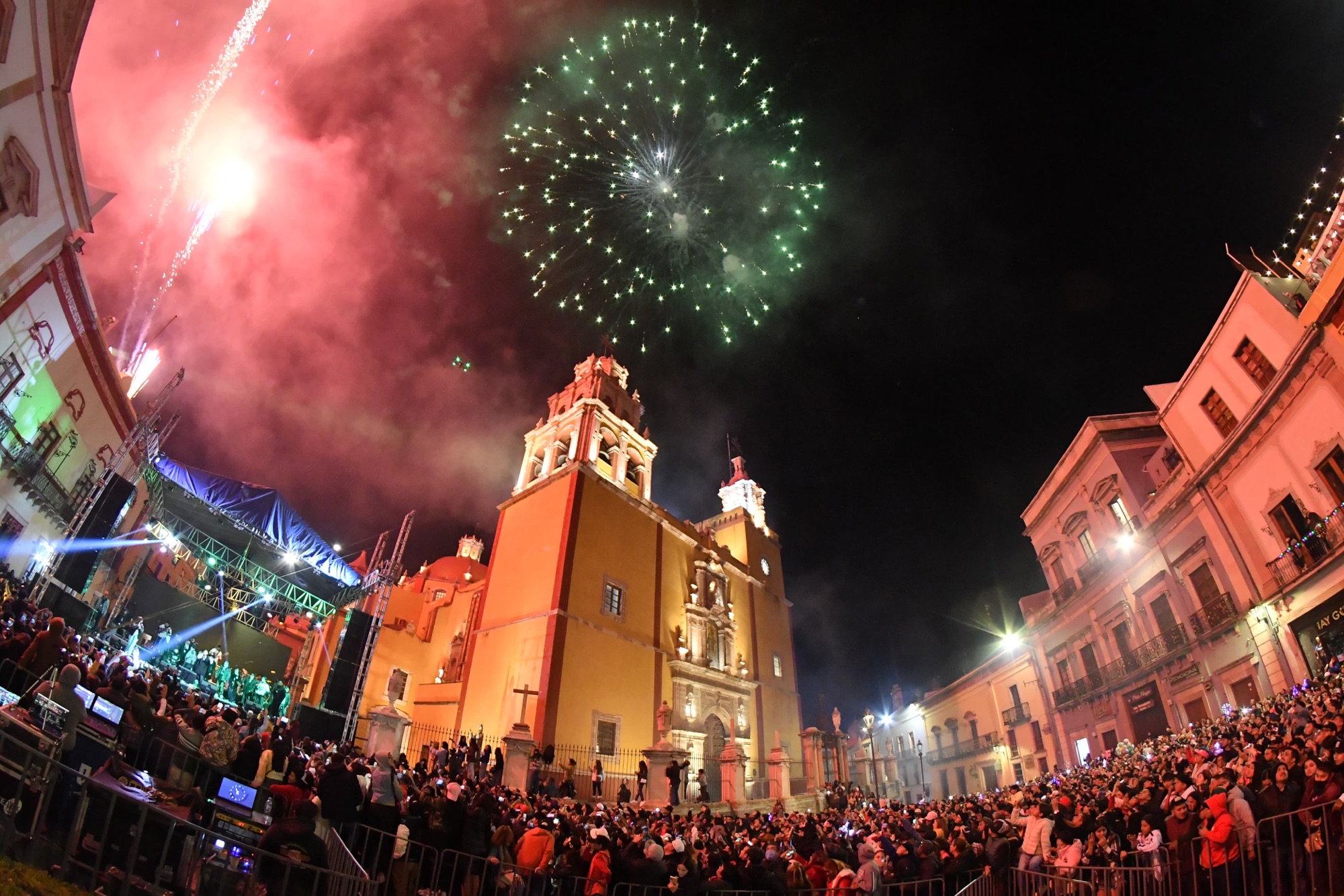 Preparativos de Año Nuevo impulsan actividades artísticas en plazas y espacios públicos