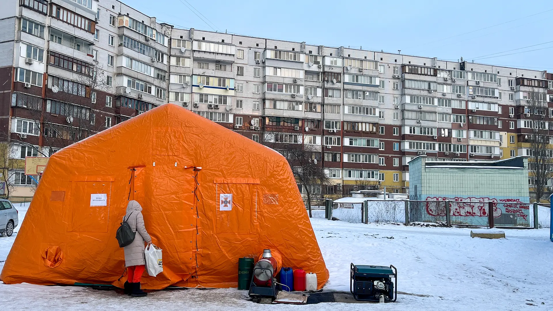 UCRANIA RESISTE ENTRE EL HIELO Y LA OSCURIDAD: MILLONES VIVEN SEMANAS SIN CALEFACCIÓN NI AGUA