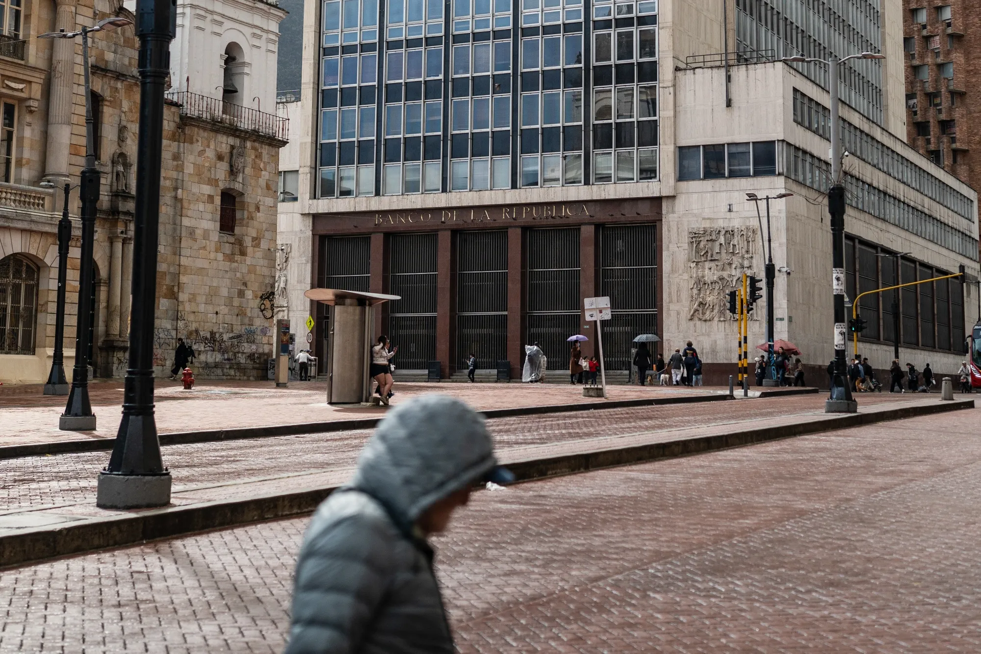 BANCO CENTRAL DE COLOMBIA SUBE SU TASA A 10.25% ANTE RIESGO INFLACIONARIO