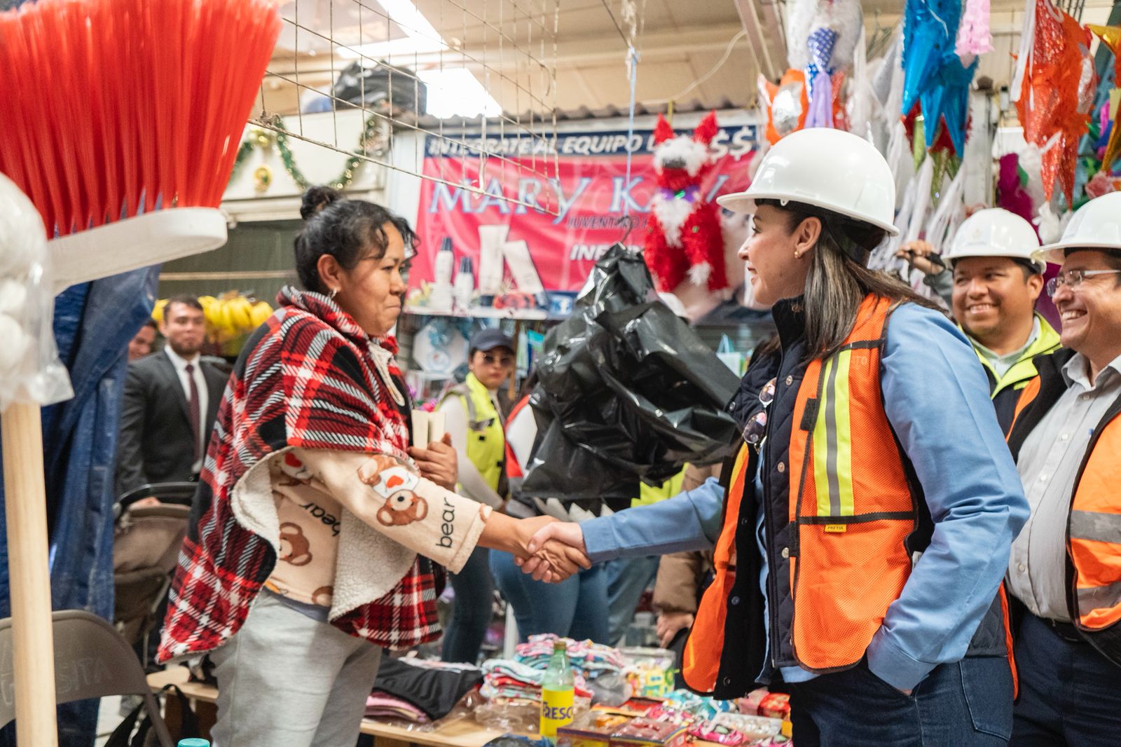 GOBIERNO DE GUANAJUATO IMPULSA ECONOMÍA FAMILIAR CON REHABILITACIÓN DE MERCADO Y ENTREGA DE EQUIPAMIENTO