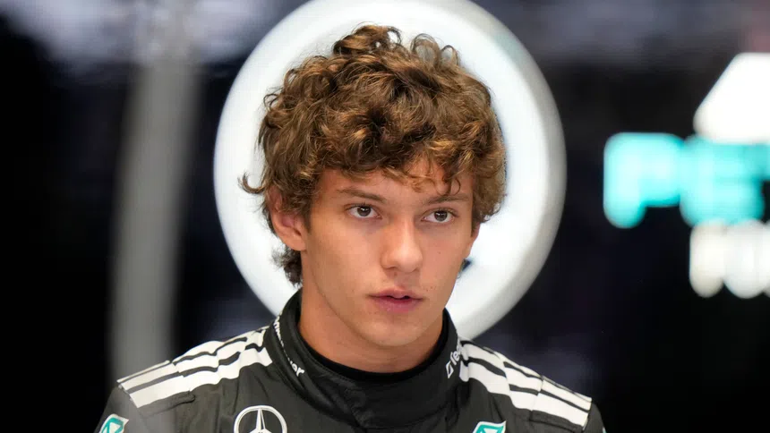 KIMI ANTONELLI SUFRE ACCIDENTE EN AUTO DE COLECCIÓN DE MERCEDES Y SALE ILESO