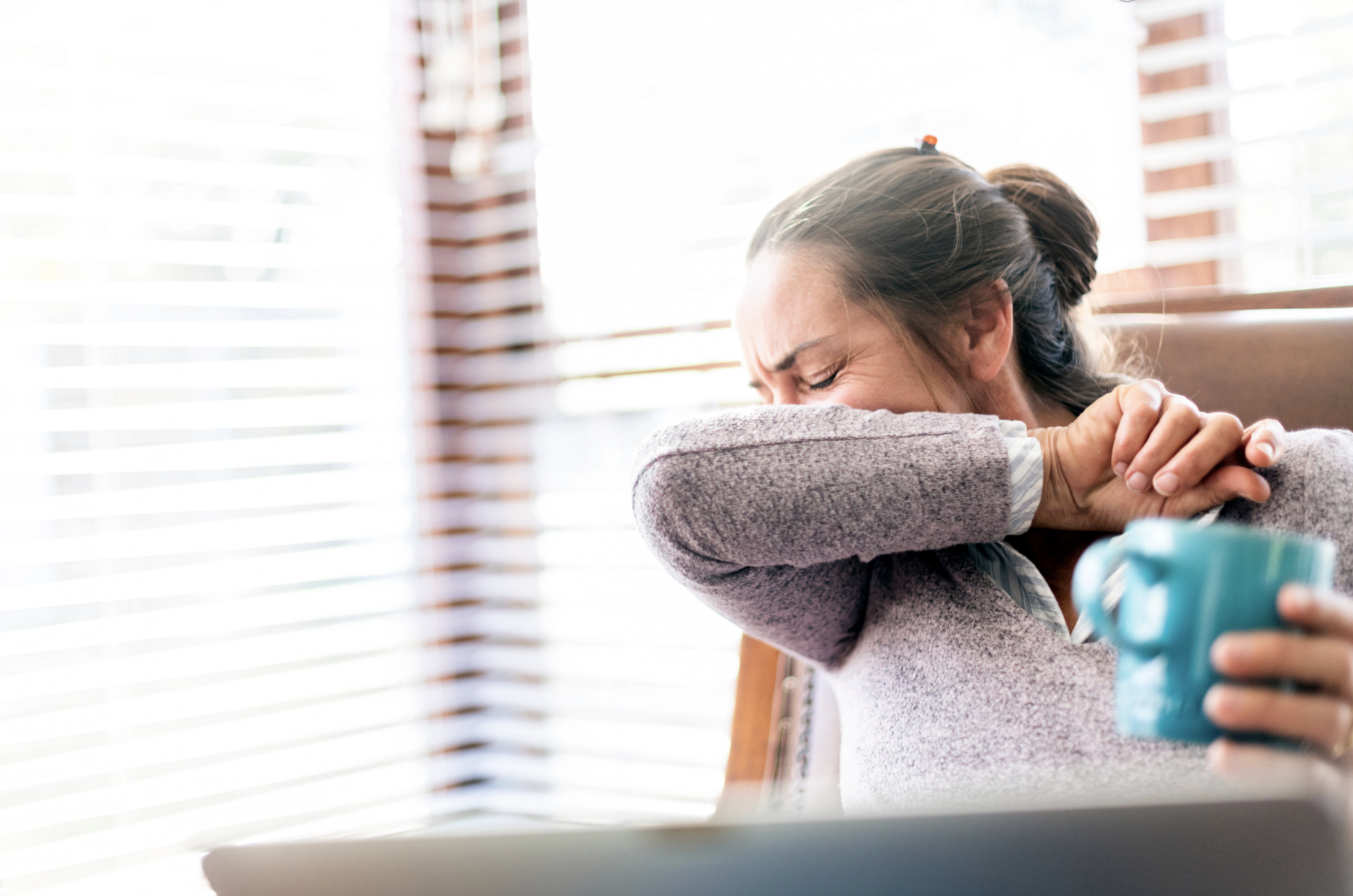 EL “CÓDIGO DE ETIQUETA” PARA TOSER CORRECTAMENTE GANA RELEVANCIA EN LA PREVENCIÓN DE CONTAGIOS