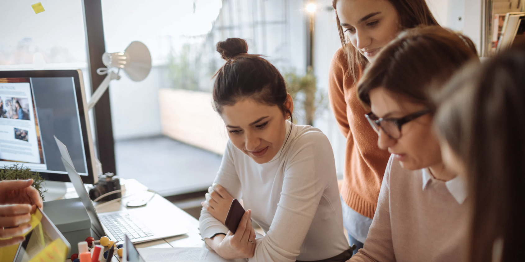 SOLO 2 DE CADA 10 MUJERES ELIGEN CARRERAS MEJOR PAGADAS: BRECHA QUE PERSISTE