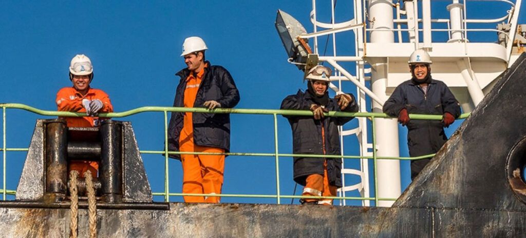 MILES DE MARINEROS QUEDAN ATRAPADOS EN ORMUZ EN MEDIO DEL CONFLICTO
