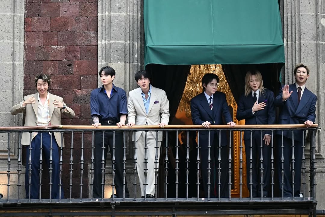 BTS DESATA FUROR EN MÉXICO: FANS TOMAN EL ZÓCALO Y EL FENÓMENO GLOBAL  SACUDE LAS REDES - Perspectiva Verux 360