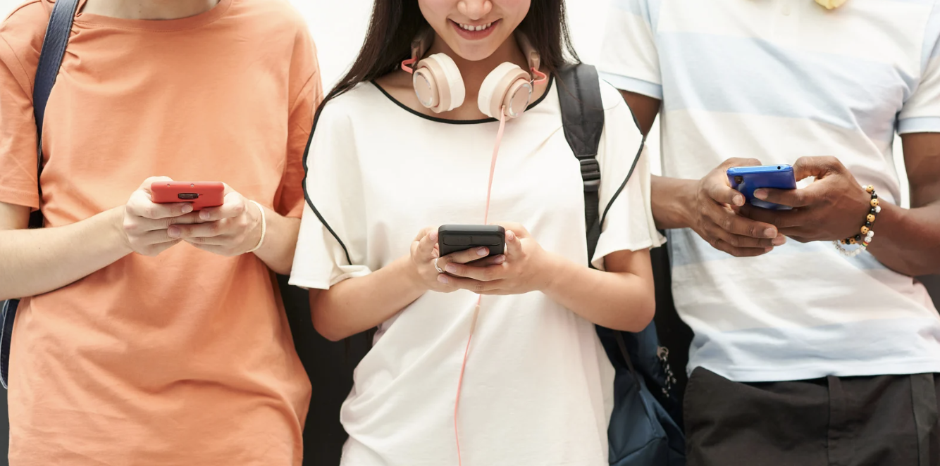 21 DÍAS SIN CELULAR: ESTUDIO REVELA MEJOR SUEÑO, MENOS DEPRESIÓN Y MÁS PAZ MENTAL