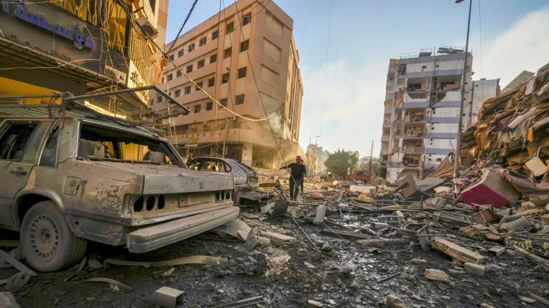 ISRAEL BOMBARDEA BEIRUT Y PROVOCA NUEVO ÉXODO EN LÍBANO
