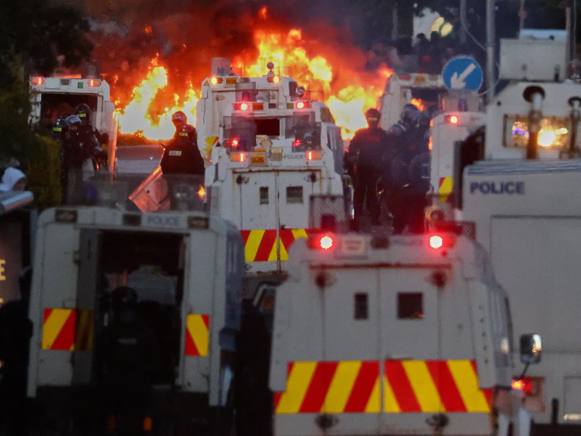 BELFAST REGISTRA UNA SEGUNDA NOCHE DE DISTURBIOS CONTRA INMIGRANTES